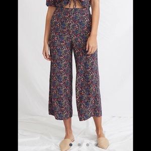 Marine Layer Kiley wide leg crop - blue floral pants - size small